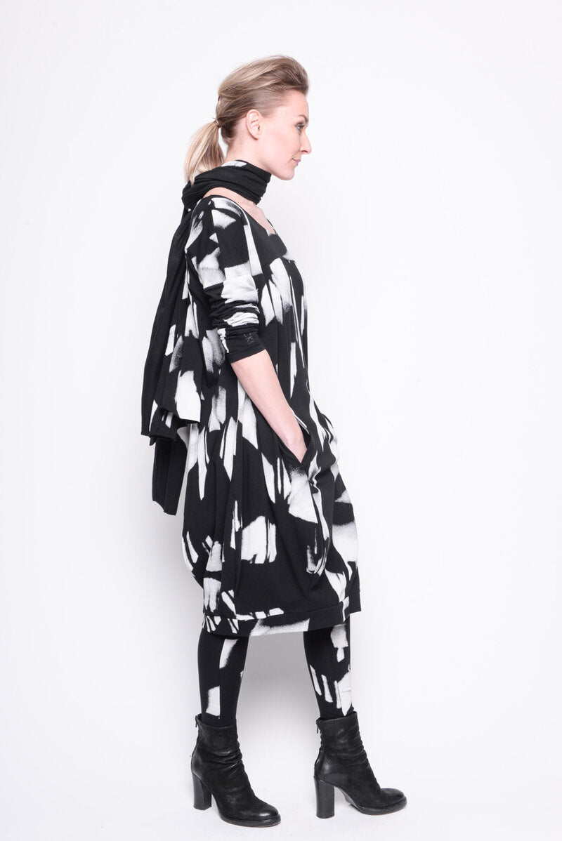
                  
                    212.08.02 95% co 5% ea 506 PRINT BLACK & WHITE
                  
                