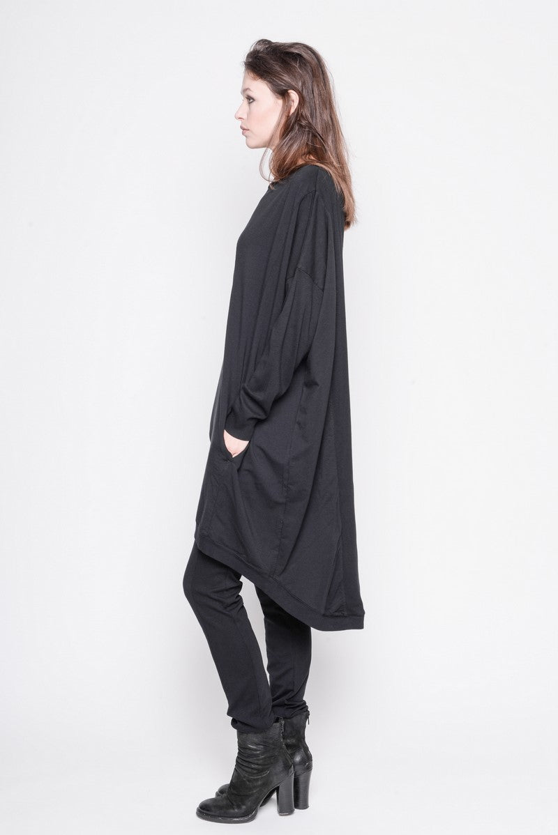 
                  
                    232.01.01 TUNIC RE-FASHIONED 47%CO 47%MODAL 6%EA 100 BLACK
                  
                