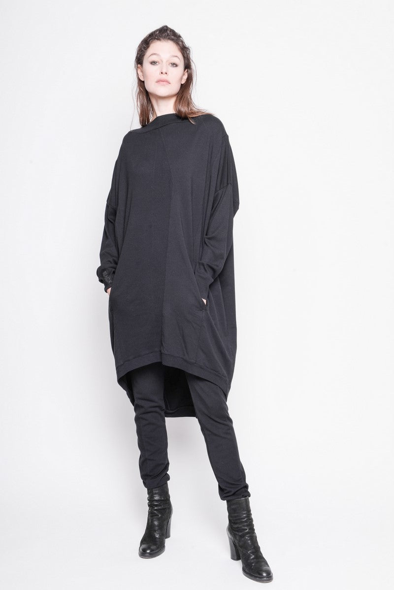 
                  
                    232.01.01 TUNIC RE-FASHIONED 47%CO 47%MODAL 6%EA 100 BLACK
                  
                