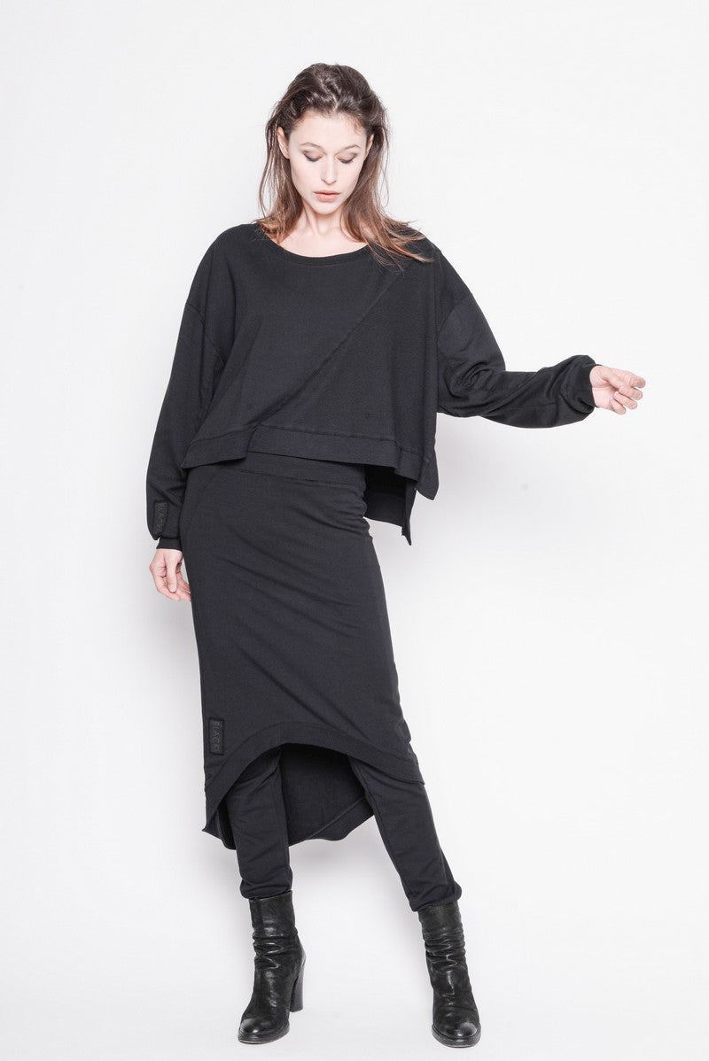 
                  
                    232.01.09 SHORT TOP RE-FASHIONED 47%CO 47%MODAL 6%EA 100 BLACK
                  
                