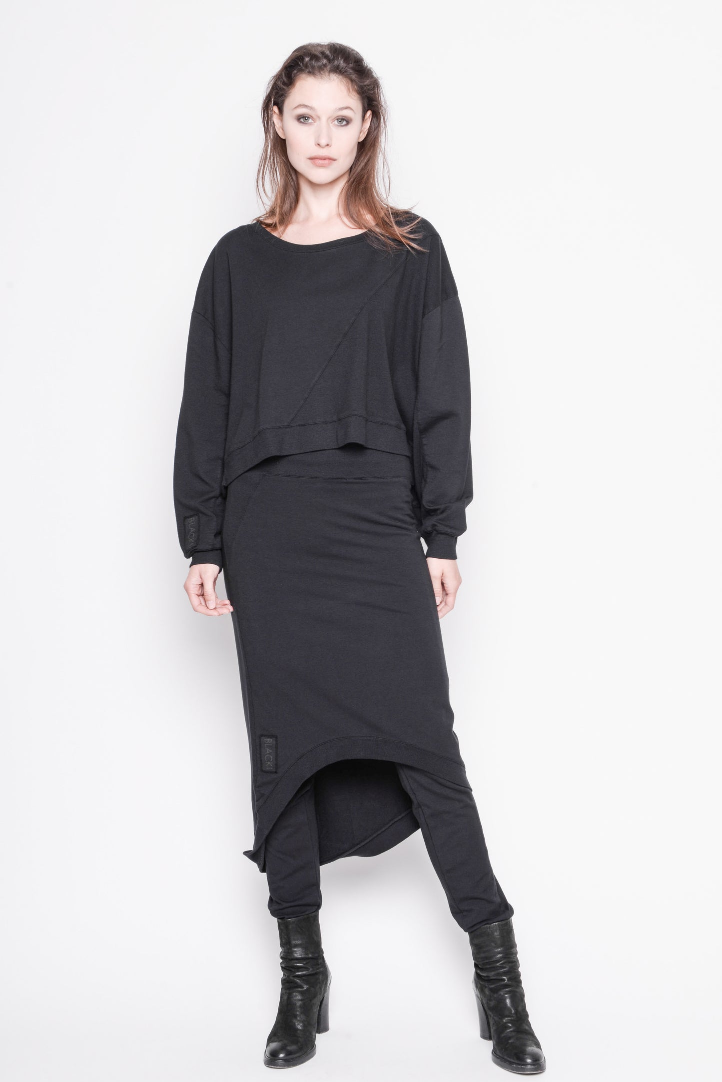
                  
                    232.01.09 SHORT TOP RE-FASHIONED 47%CO 47%MODAL 6%EA 100 BLACK
                  
                