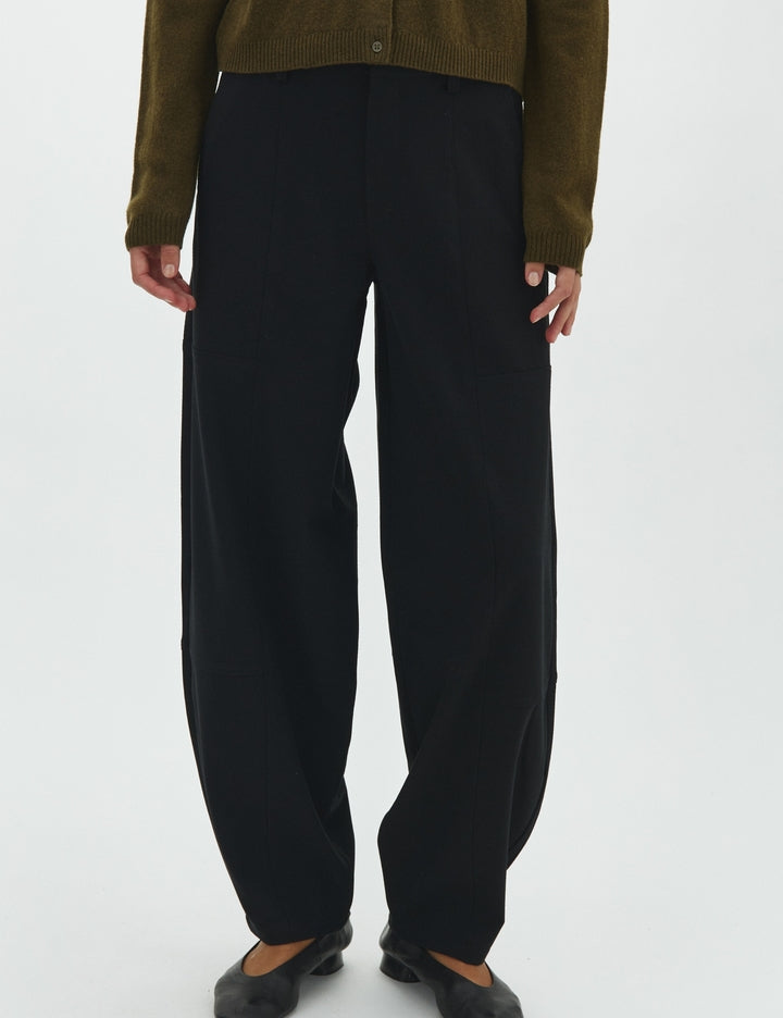 
                  
                    57061310 MBYM PANT WILLAH PHILLIS-M 880 BLACK
                  
                