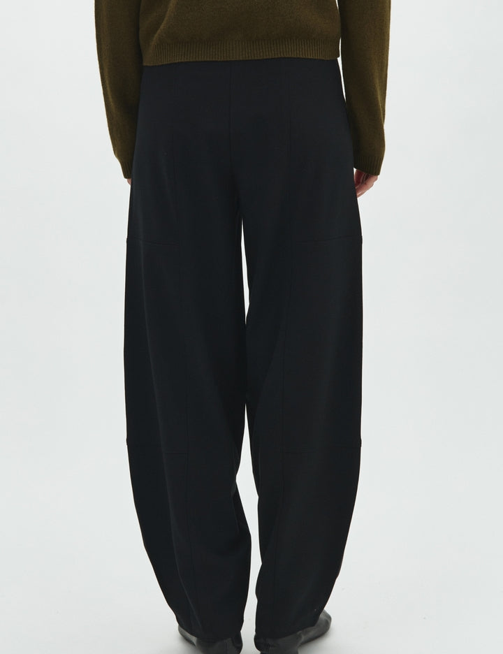 
                  
                    57061310 MBYM PANT WILLAH PHILLIS-M 880 BLACK
                  
                