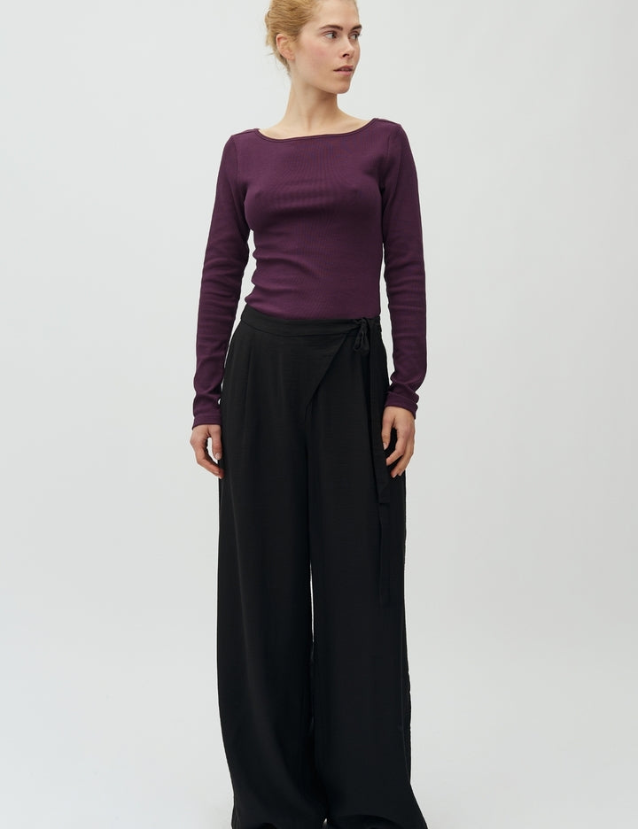 
                  
                    64991316 MBYM PANT SIMANI GURSKY-M 880 BLACK
                  
                