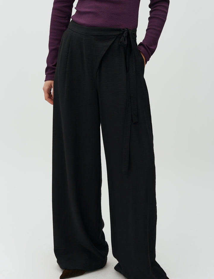 
                  
                    64991316 MBYM PANT SIMANI GURSKY-M 880 BLACK
                  
                