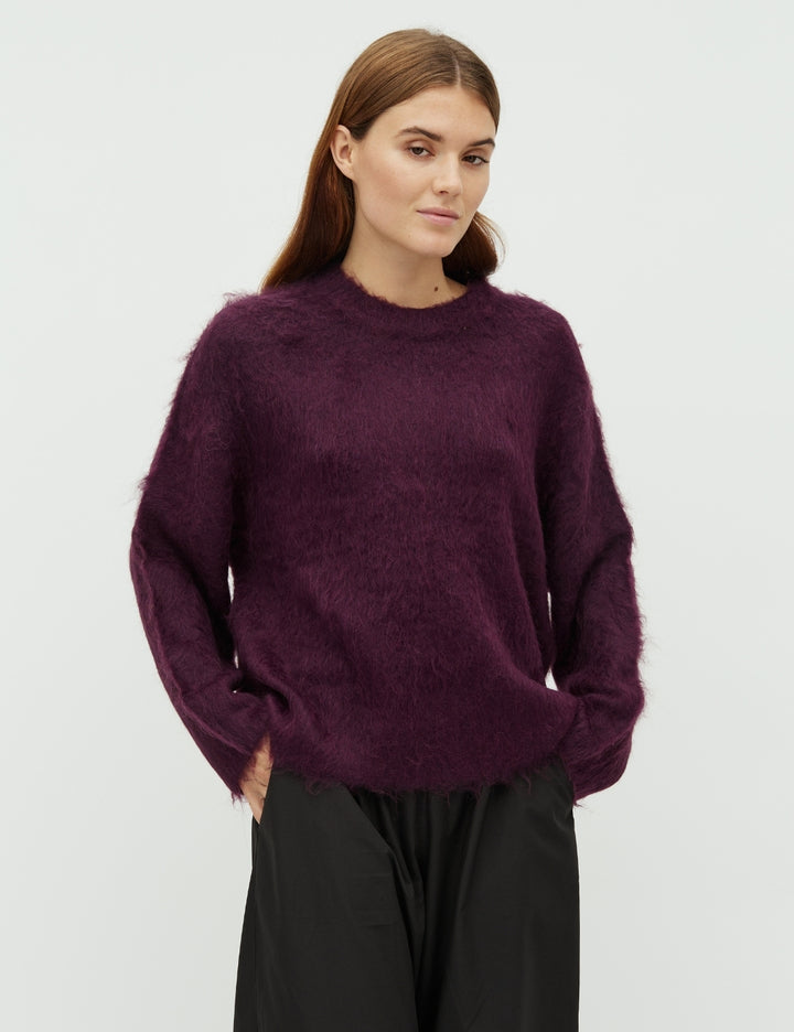 
                  
                    66710009 MBYM SWEATER BRUSH GILLIS T61 BLACKBERRY WINE
                  
                