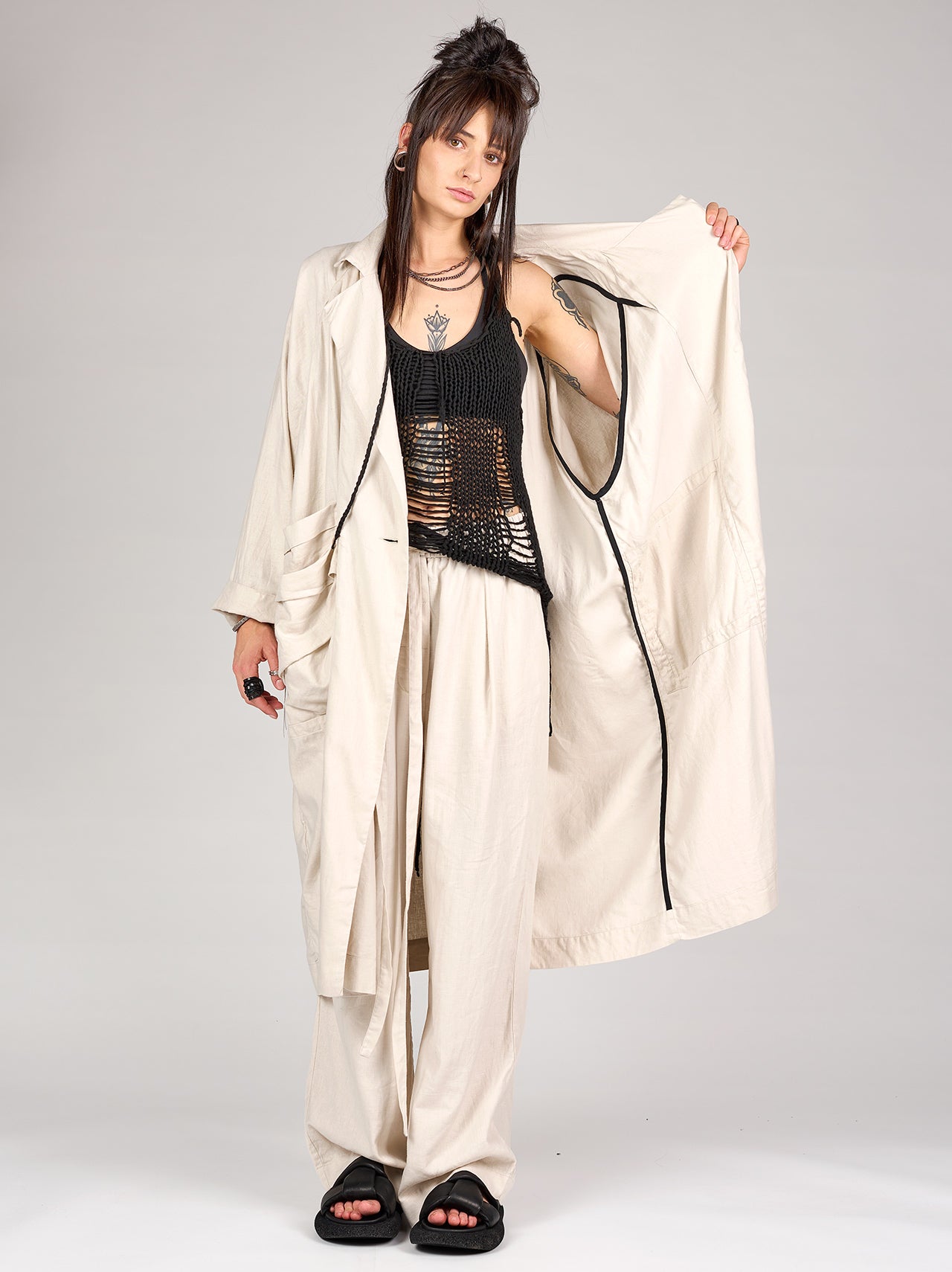 
                  
                    STUDIO B3 COAT AFFIROS NB 2115 BLACK
                  
                