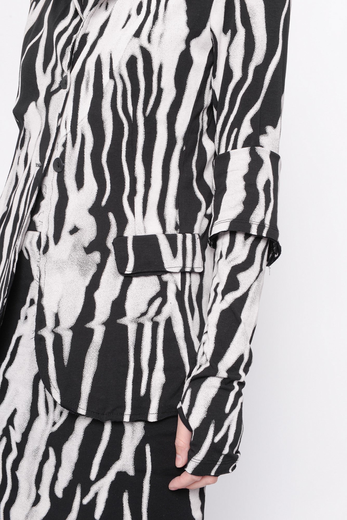 
                  
                    242.03.12 95%CO 5%EA 1101 PRINT ON BLACK
                  
                