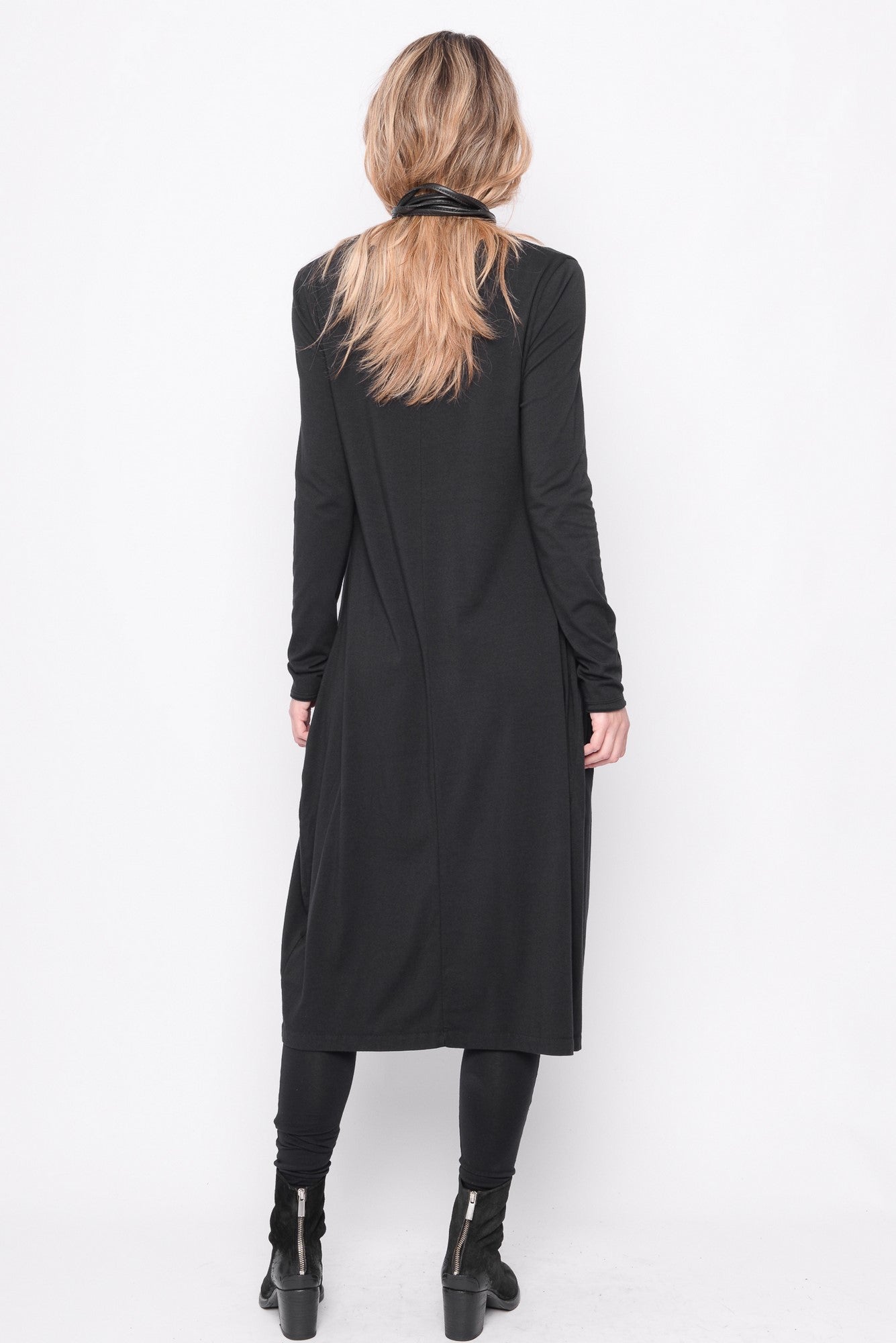 
                  
                    242.03.01 95%CO 5%EA 100 BLACK
                  
                