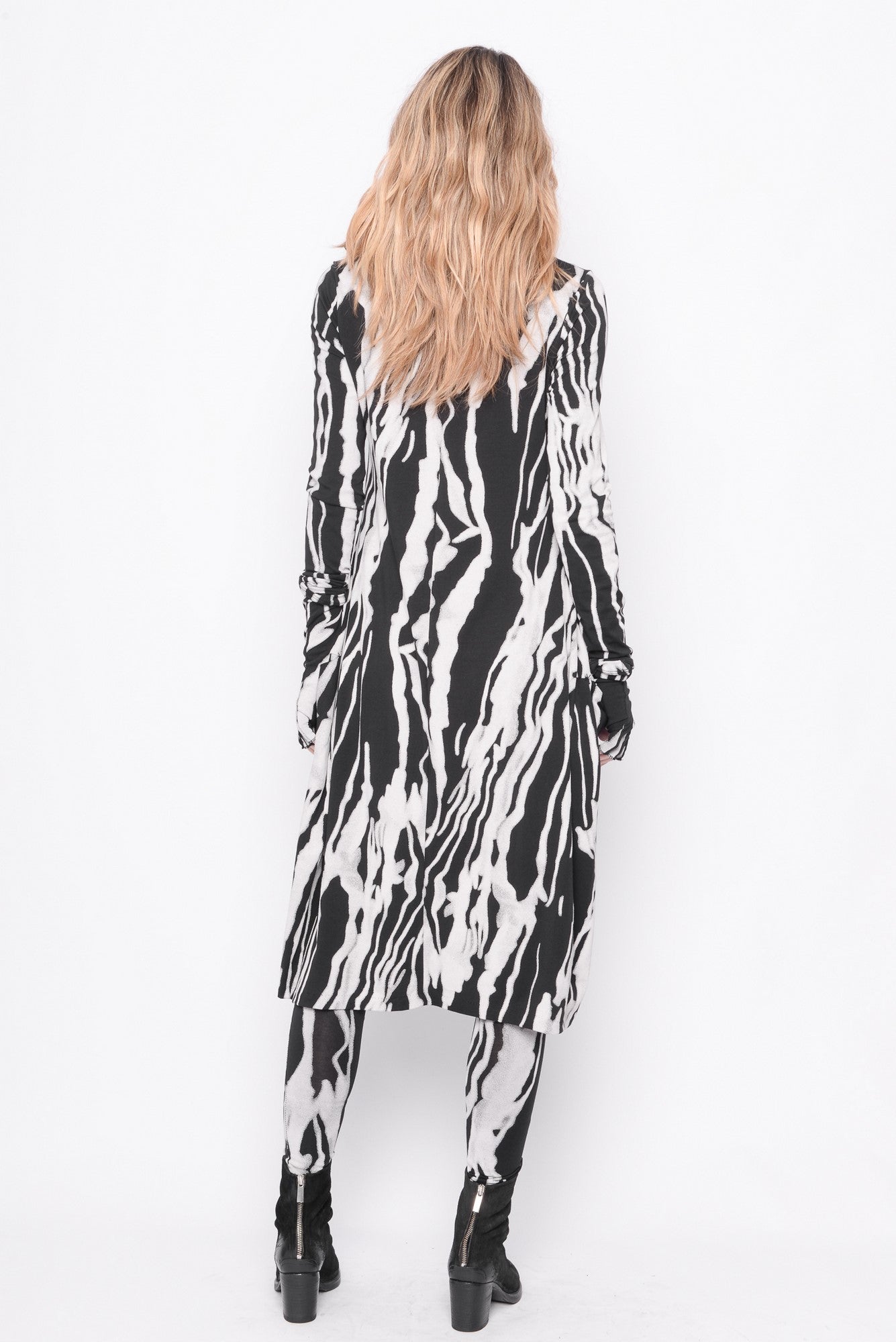 
                  
                    242.03.01 95%CO 5%EA 1101 PRINT ON BLACK
                  
                