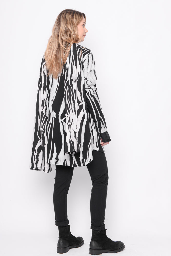 
                  
                    242.02.07 100%CO 1101 PRINT ON BLACK
                  
                