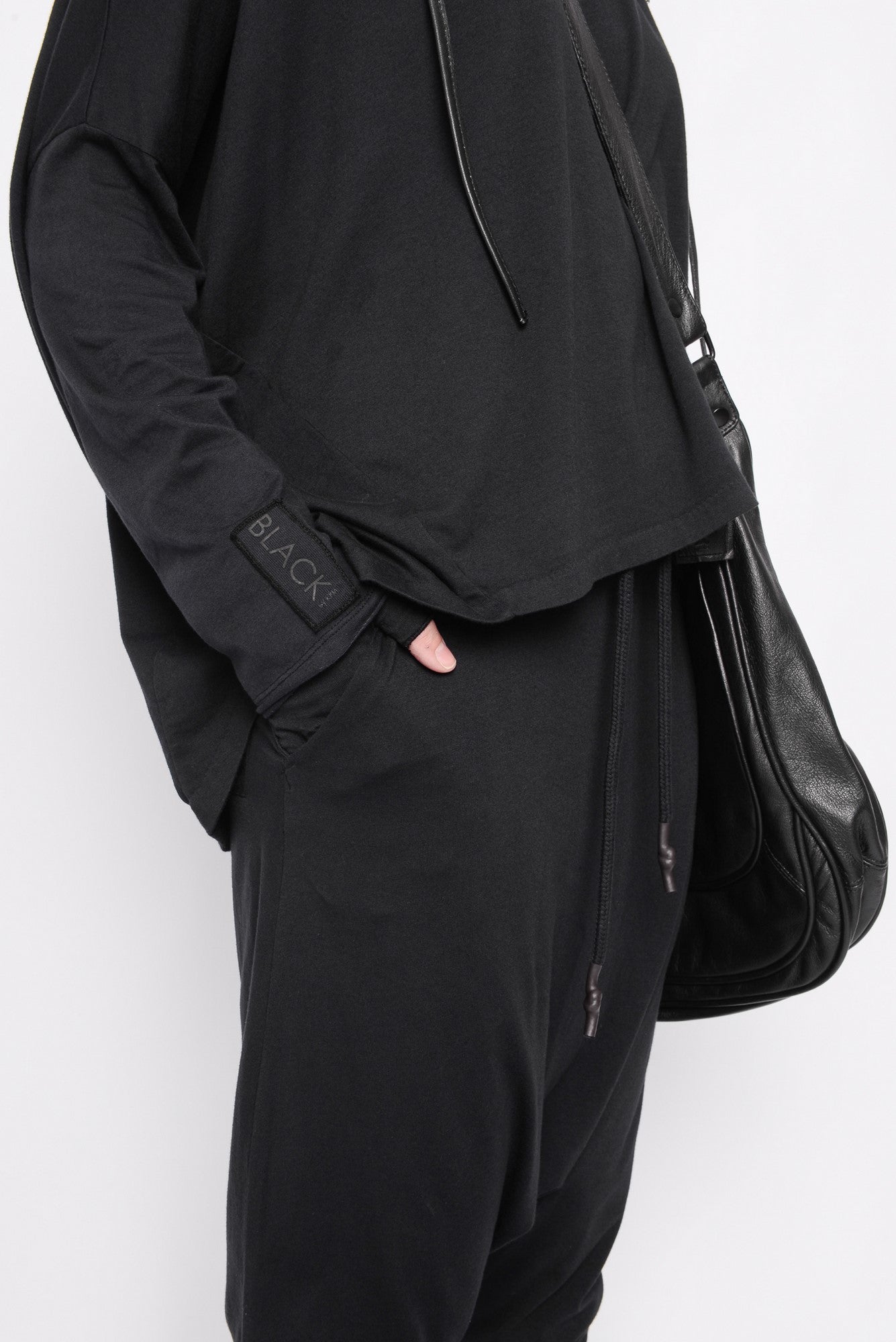 
                  
                    242.03.10 95%CO 5%EA 100 BLACK
                  
                