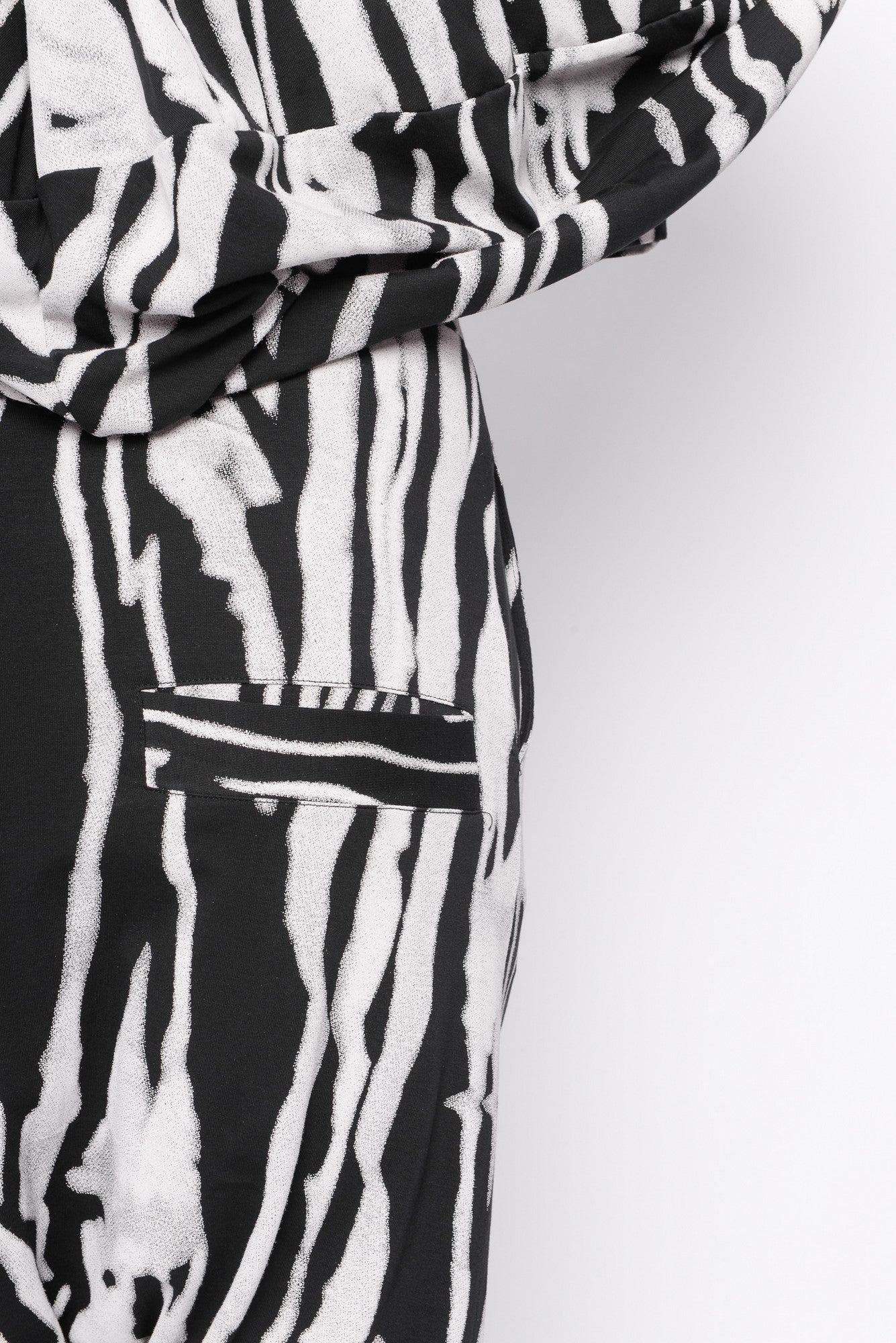 
                  
                    242.03.10 95%CO 5%EA 1101 PRINT ON BLACK
                  
                