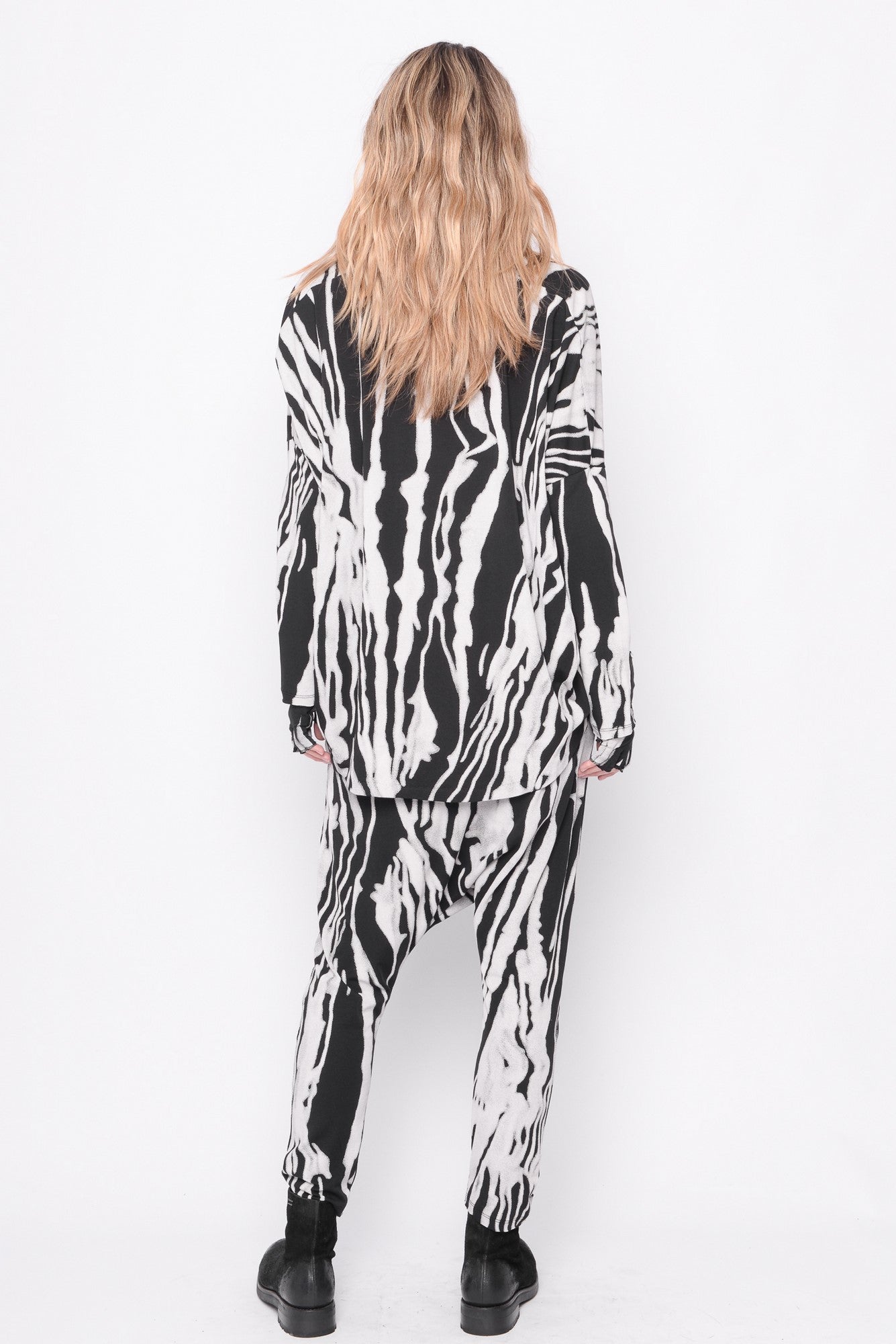 
                  
                    242.03.10 95%CO 5%EA 1101 PRINT ON BLACK
                  
                