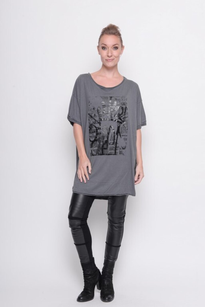 
                  
                    202.23.02 Big shirt GRAFFITI 60% COTTON 40% MODAL GREY
                  
                