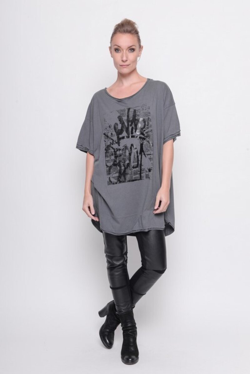 
                  
                    202.23.02 Big shirt GRAFFITI 60% COTTON 40% MODAL GREY
                  
                