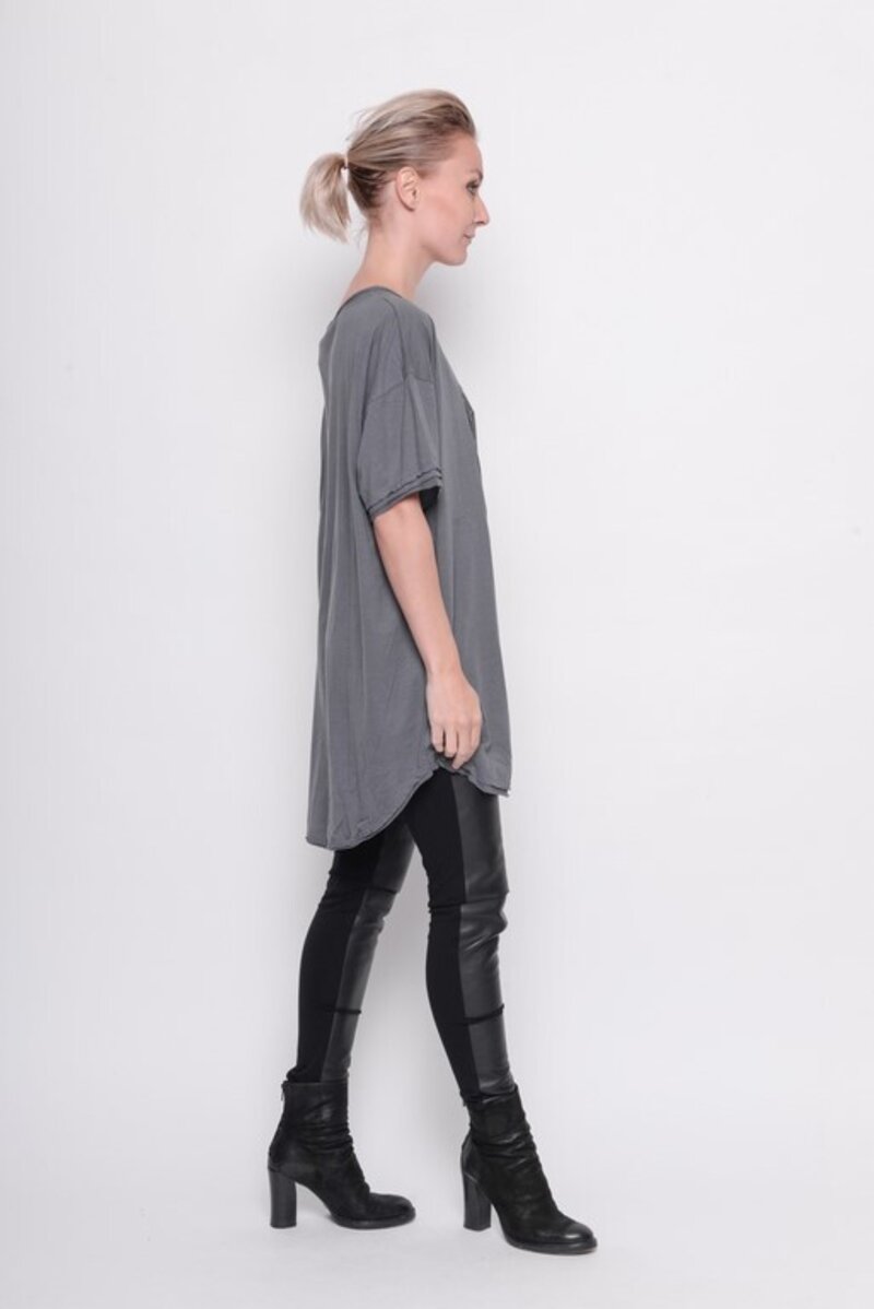 
                  
                    202.23.02 Big shirt TRACKS 60% COTTON 40% MODAL GREY
                  
                