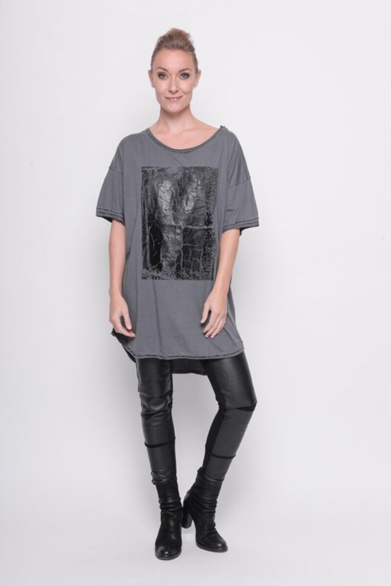 
                  
                    202.23.02 Big shirt TRACKS 60% COTTON 40% MODAL GREY
                  
                