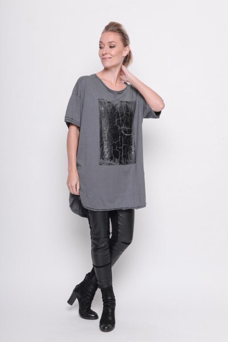 
                  
                    202.23.02 Big shirt TRACKS 60% COTTON 40% MODAL GREY
                  
                