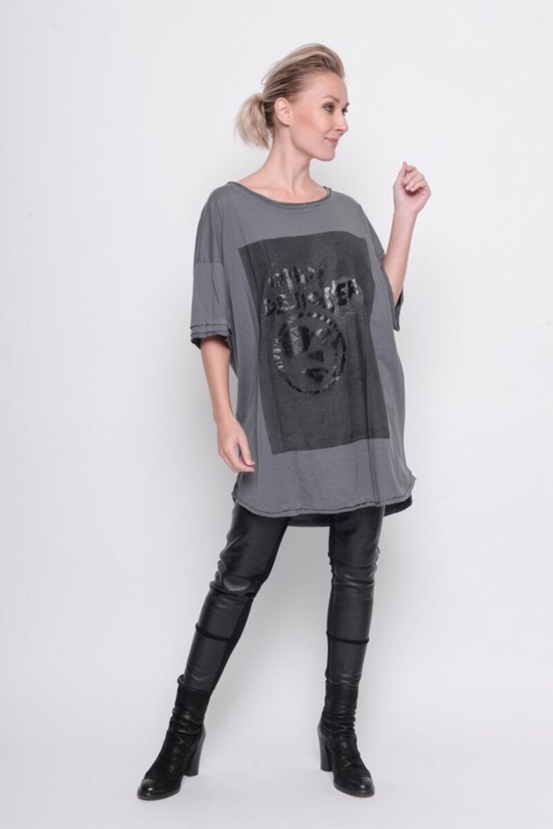 
                  
                    202.23.02 Big shirt ONLY DESIGNER 60% COTTON 40% MODAL GREY
                  
                