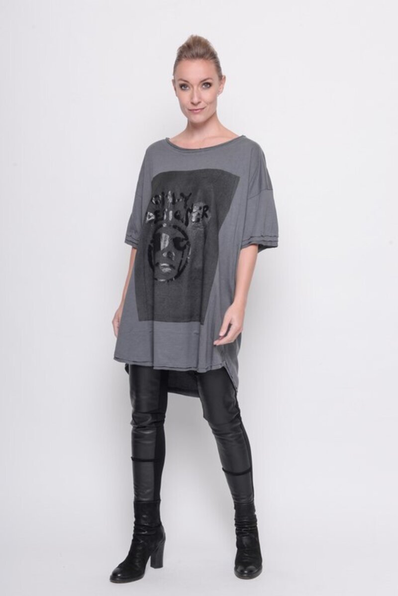 
                  
                    202.23.02 Big shirt ONLY DESIGNER 60% COTTON 40% MODAL GREY
                  
                