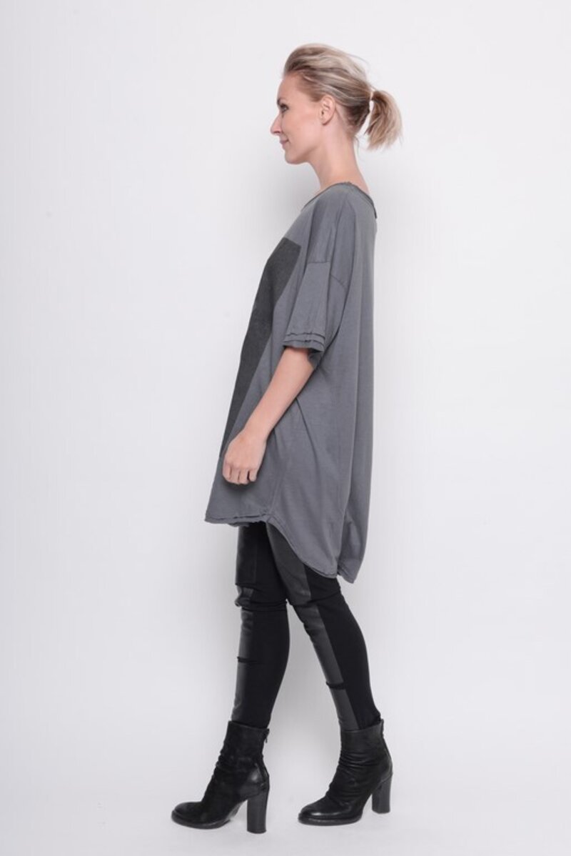 
                  
                    202.23.02 Big shirt ONLY DESIGNER 60% COTTON 40% MODAL GREY
                  
                