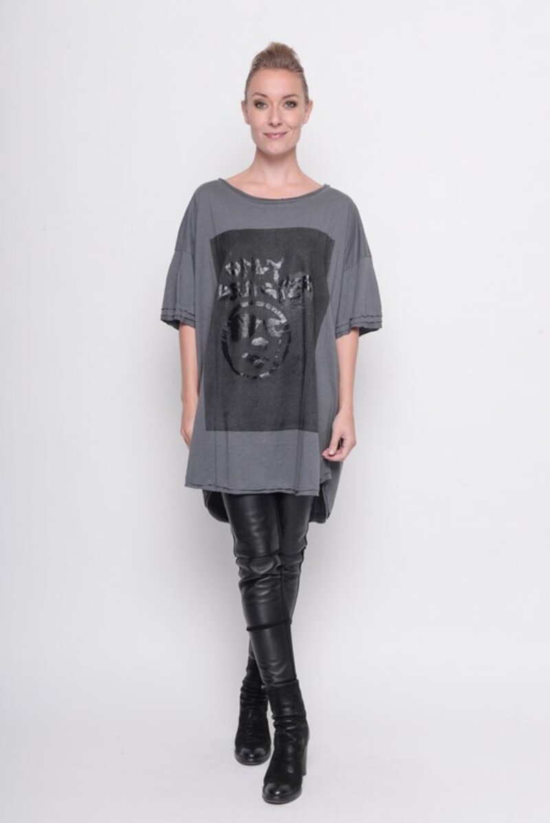
                  
                    202.23.02 Big shirt ONLY DESIGNER 60% COTTON 40% MODAL GREY
                  
                