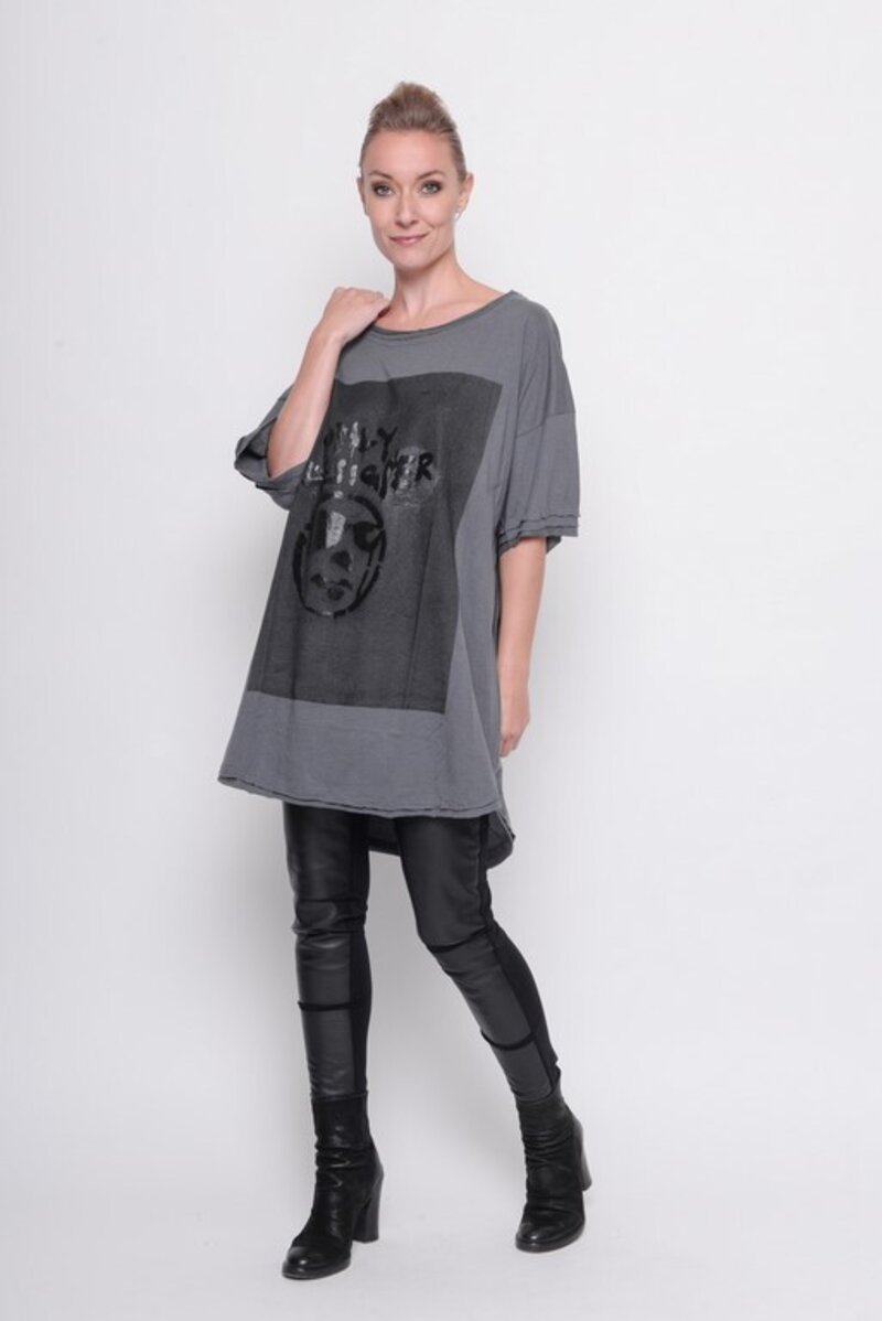 
                  
                    202.23.02 Big shirt ONLY DESIGNER 60% COTTON 40% MODAL GREY
                  
                