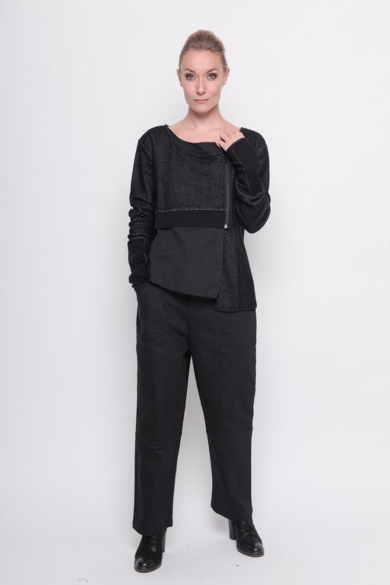 
                  
                    202.02.04 CARDIGAN CHARACTERISTIC 100% COTTON BLACK AND GREY
                  
                