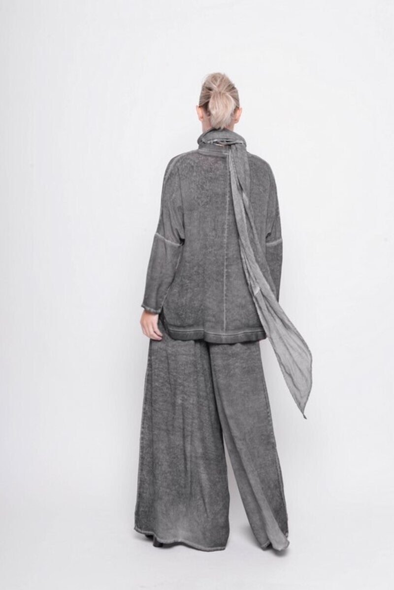 
                  
                    211.21.06 Cardi Know You Better 100% Viscose Cold Dye Grey
                  
                