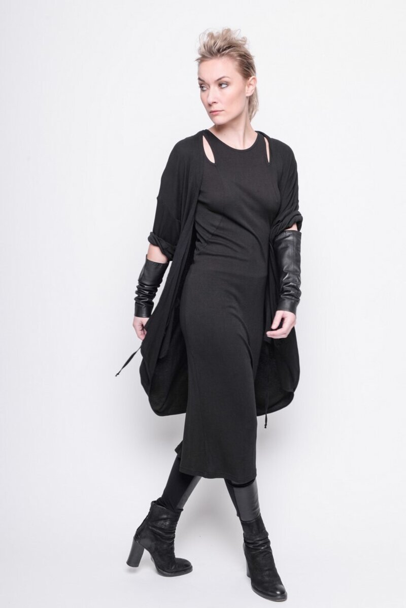 
                  
                    202.19.02 Cardigan Sculptural 95% MODAL 5%EA PLAIN BLACK
                  
                