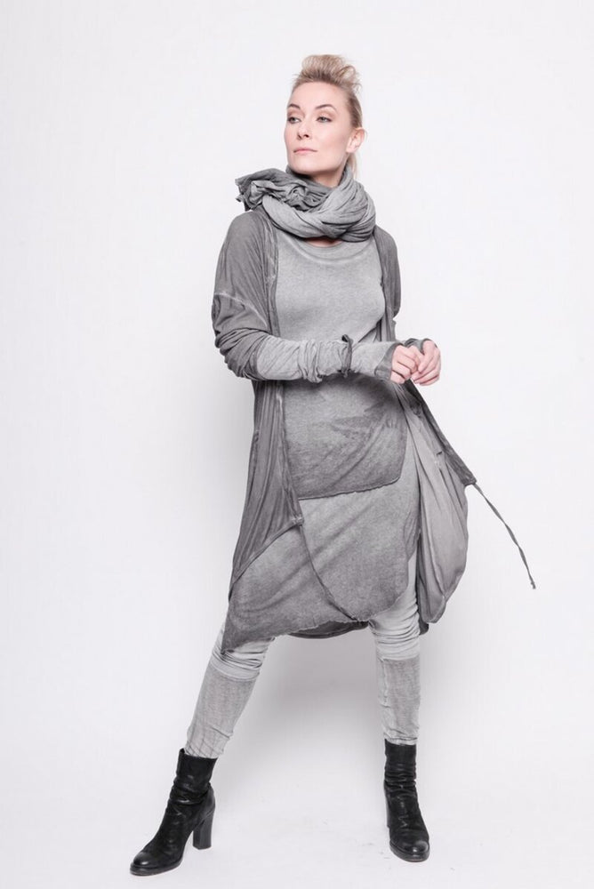 
                  
                    202.19.02 Cardigan Sculptural 95% MODAL 5%EA COLD DYE GREY
                  
                