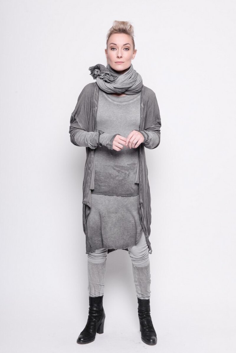 
                  
                    202.19.02 Cardigan Sculptural 95% MODAL 5%EA COLD DYE GREY
                  
                