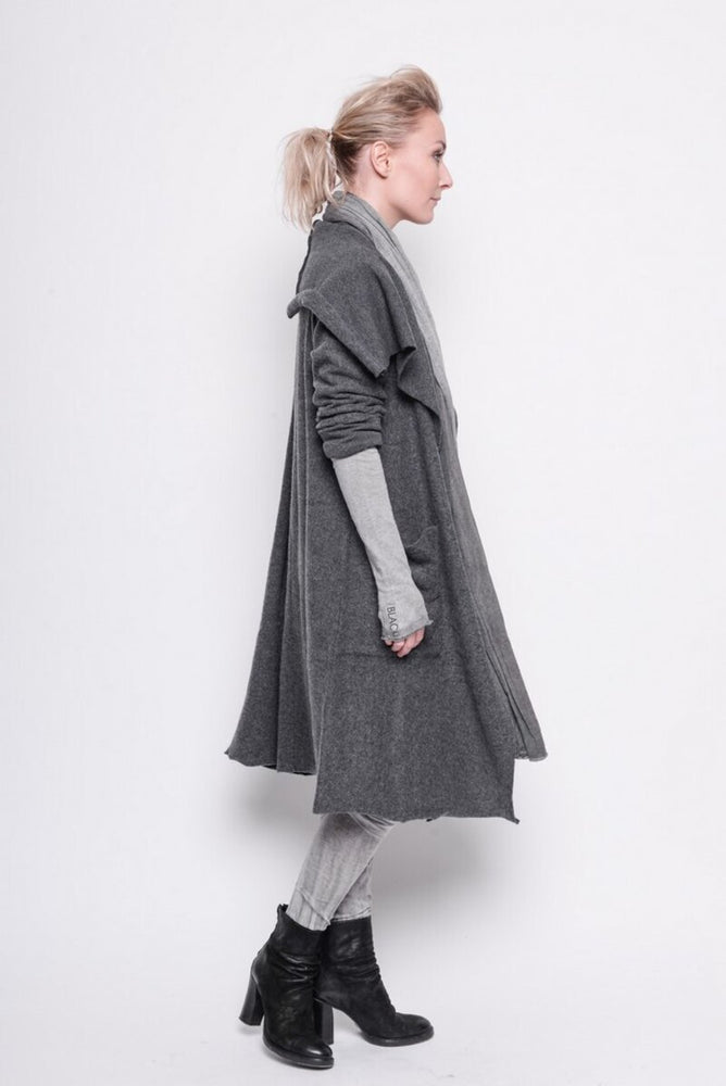 
                  
                    202.29.04 Cardi Selection 80% WOOL 20% PA DARK GREY
                  
                