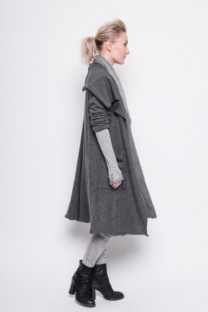 
                  
                    202.29.04 Cardi Selection 80% WOOL 20% PA DARK GREY
                  
                