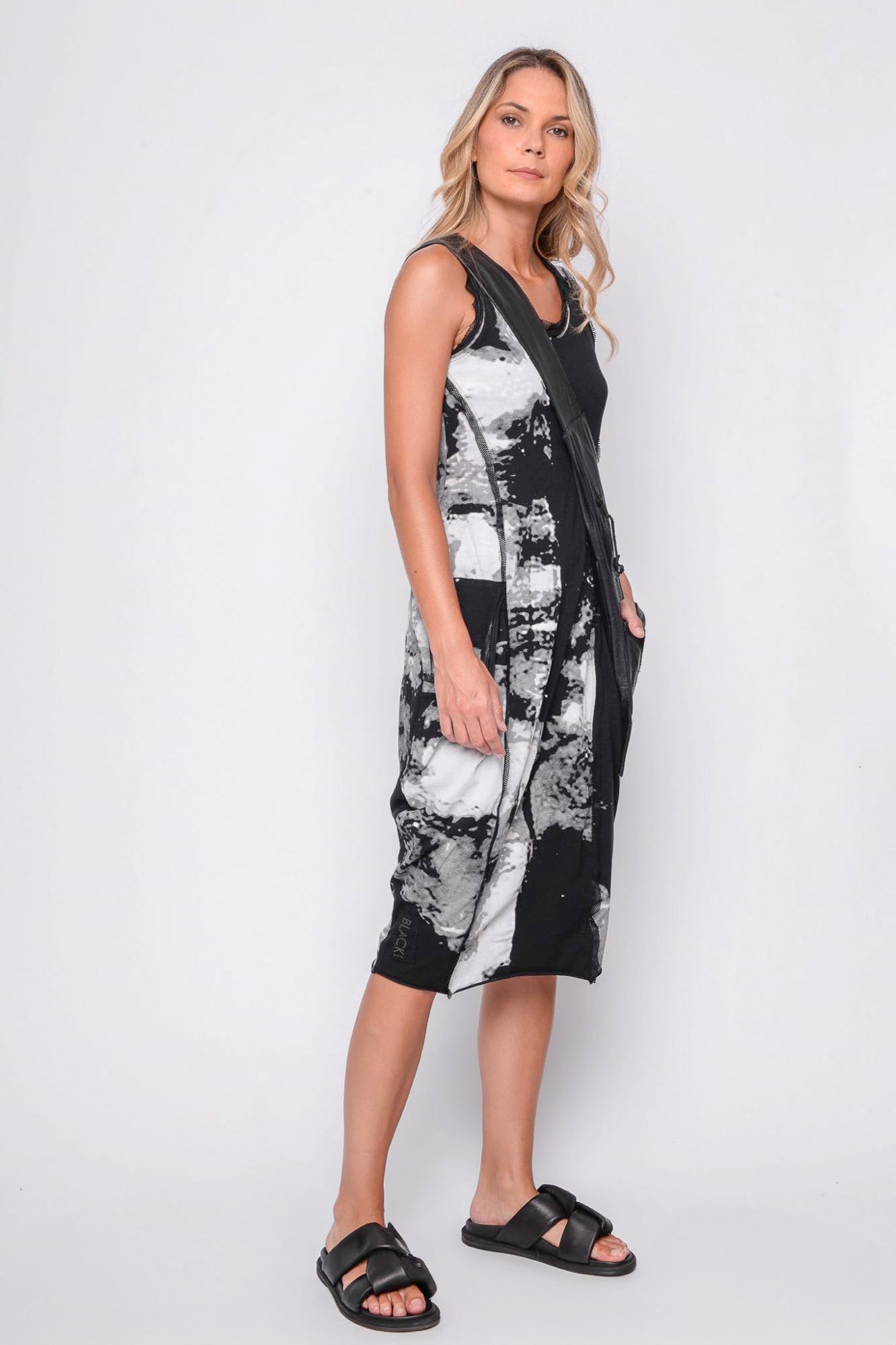 
                  
                    261.02.06 95% CO 5% EA 509 PRINT ON BLACK
                  
                