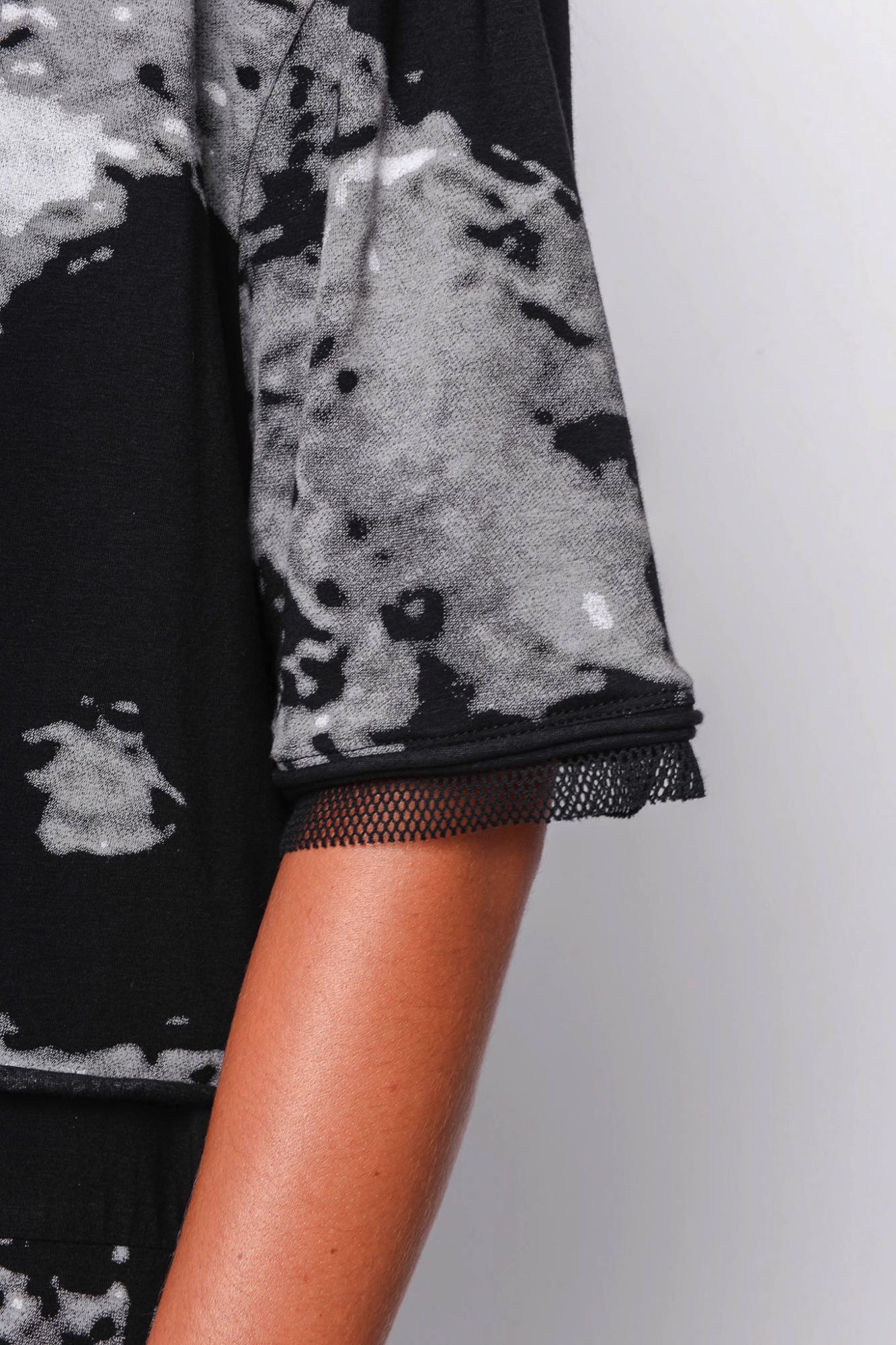 
                  
                    261.02.08 95% CO 5% EA 509 PRINT ON BLACK
                  
                