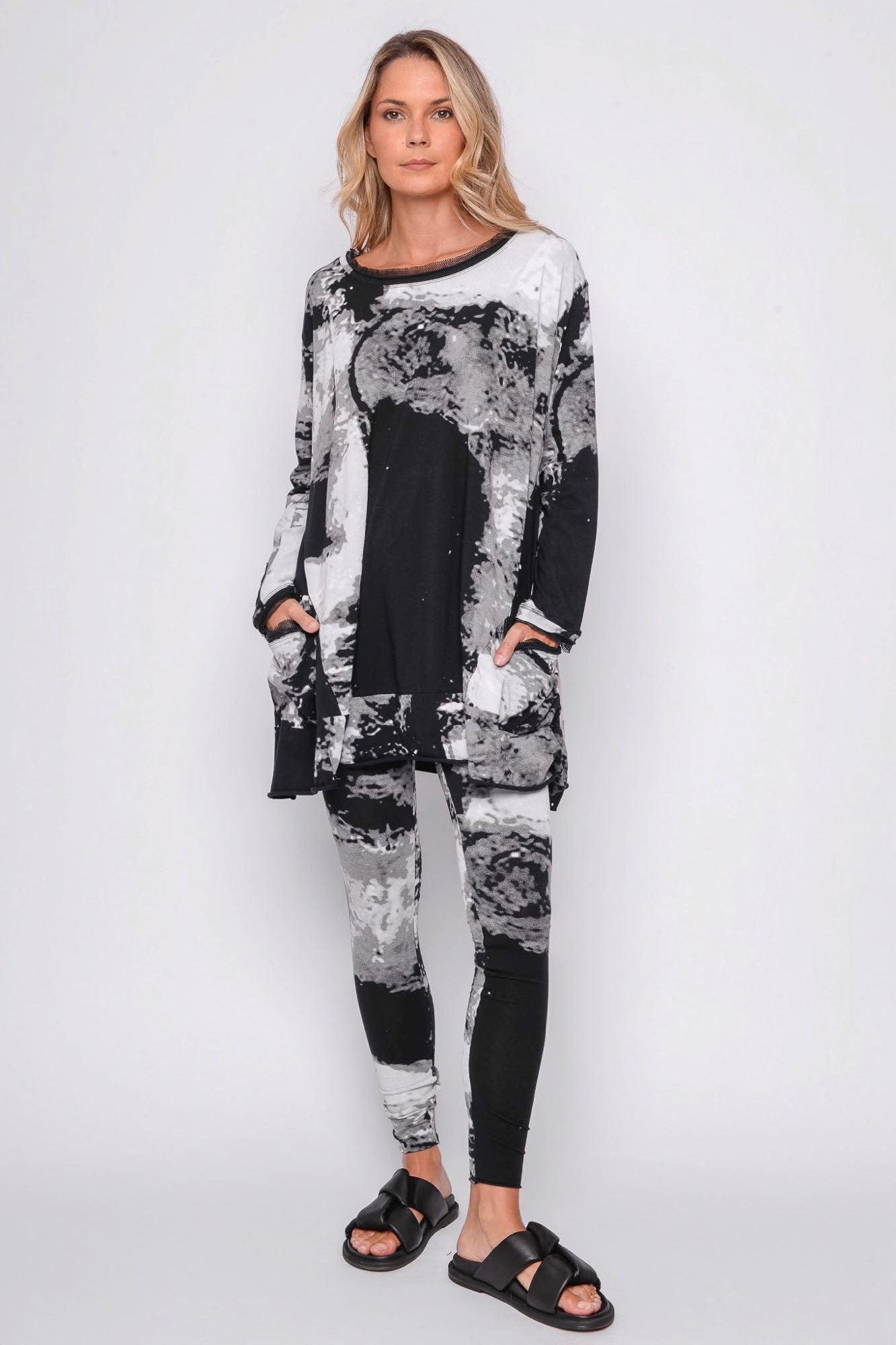 
                  
                    261.02.02 95% CO 5% EA 509 PRINT ON BLACK
                  
                