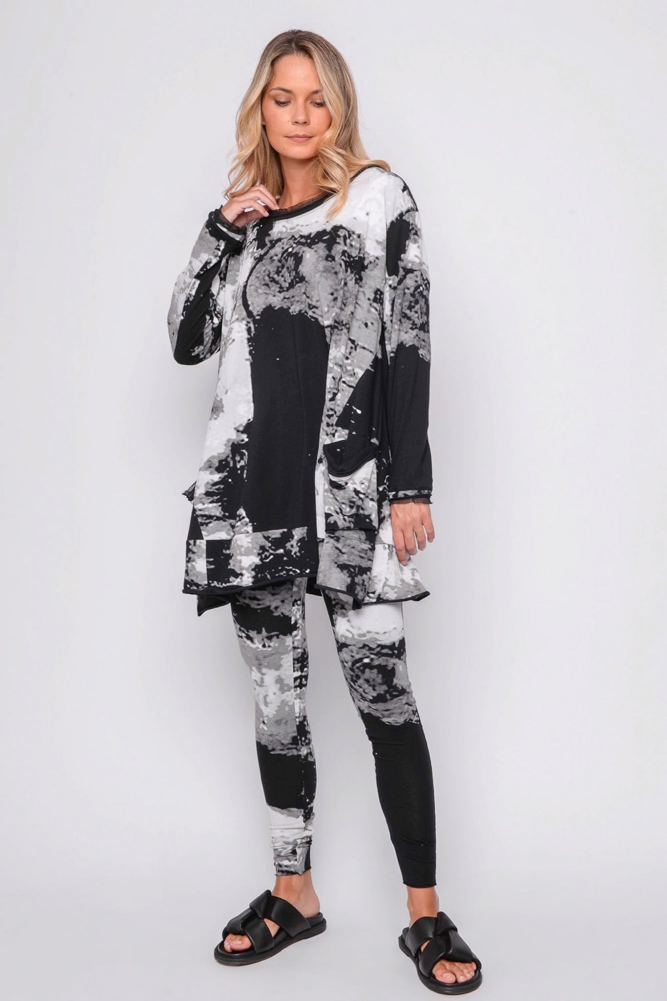 
                  
                    261.02.02 95% CO 5% EA 509 PRINT ON BLACK
                  
                