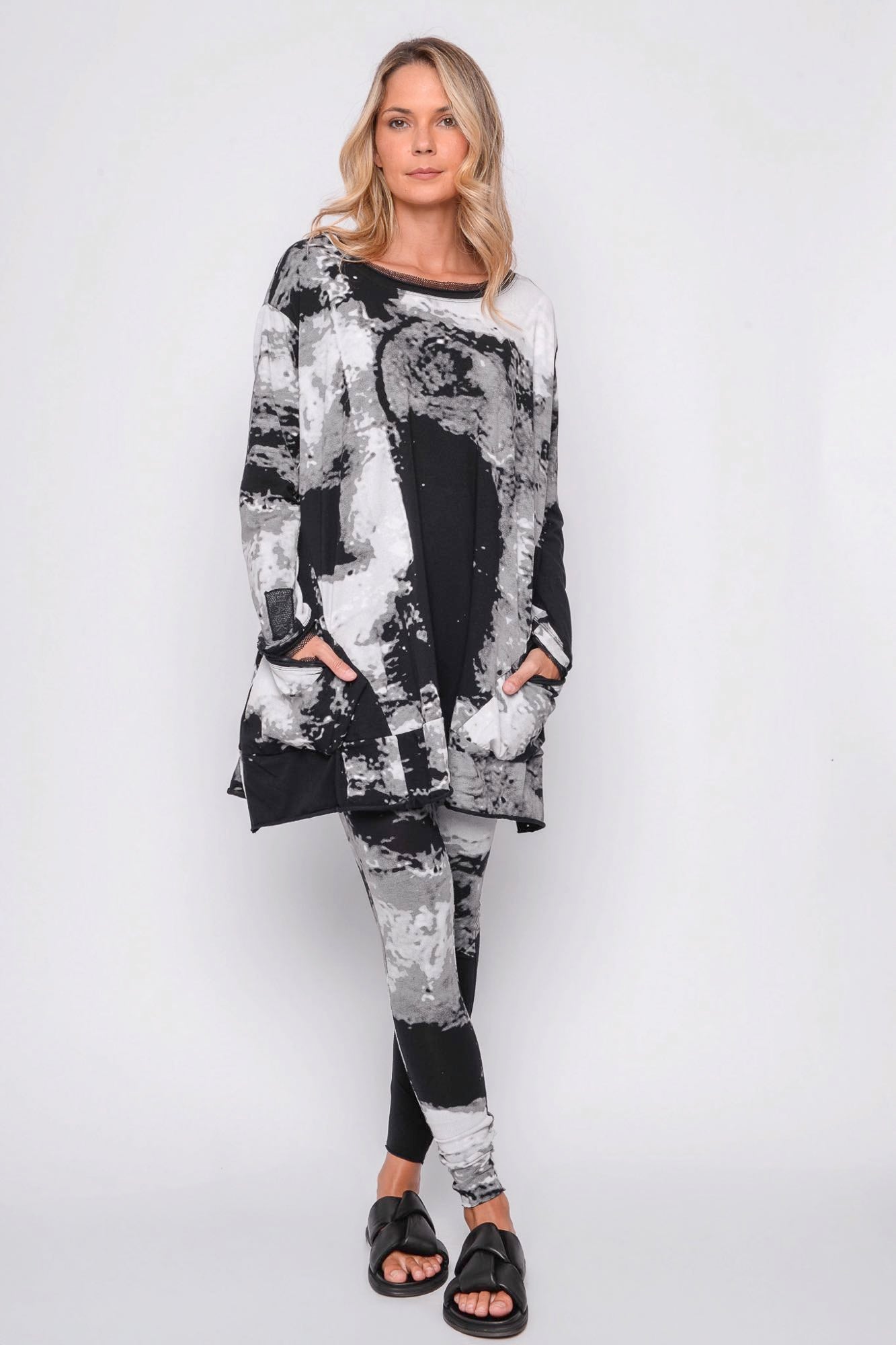 
                  
                    261.02.02 95% CO 5% EA 509 PRINT ON BLACK
                  
                