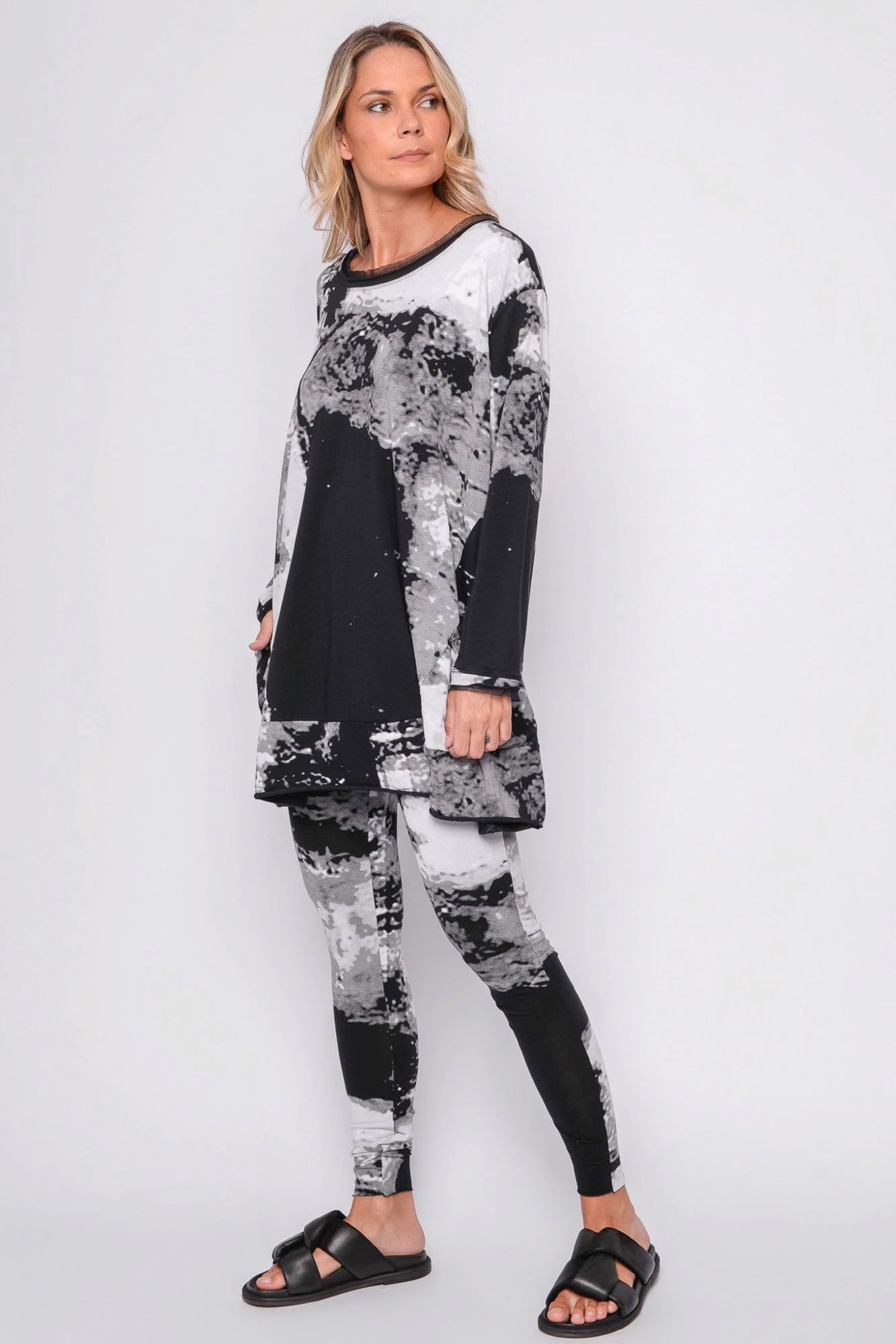 
                  
                    261.02.02 95% CO 5% EA 509 PRINT ON BLACK
                  
                