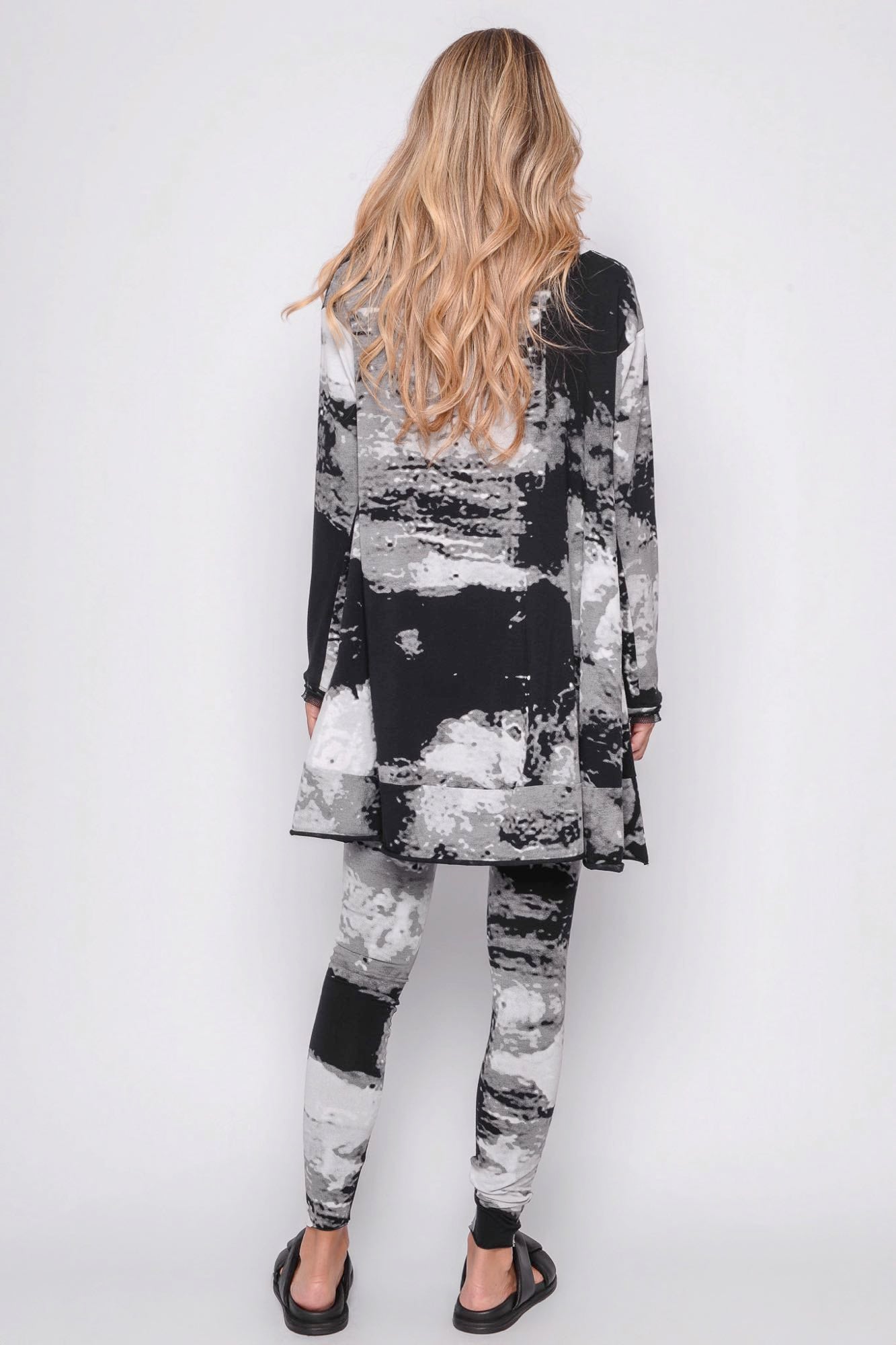 
                  
                    261.02.03 95% CO 5% EA 509 PRINT ON BLACK
                  
                