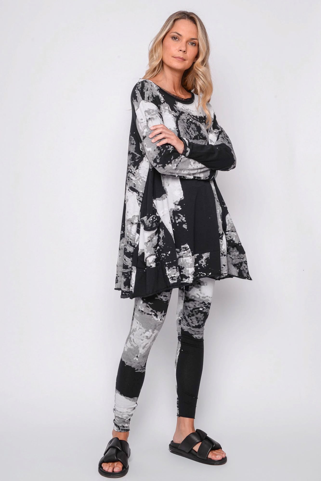 
                  
                    261.02.03 95% CO 5% EA 509 PRINT ON BLACK
                  
                