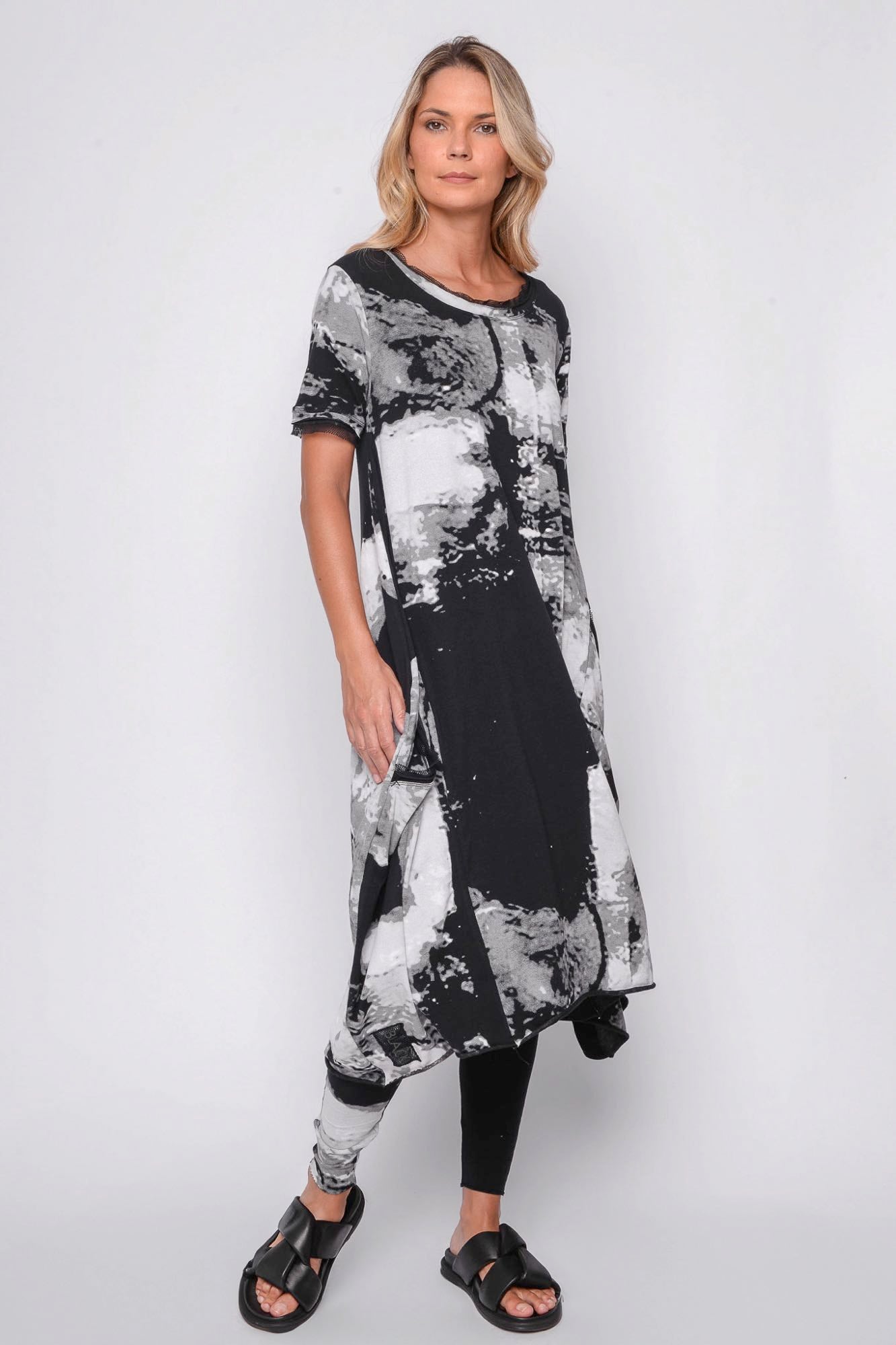 
                  
                    261.02.03 95% CO 5% EA 509 PRINT ON BLACK
                  
                