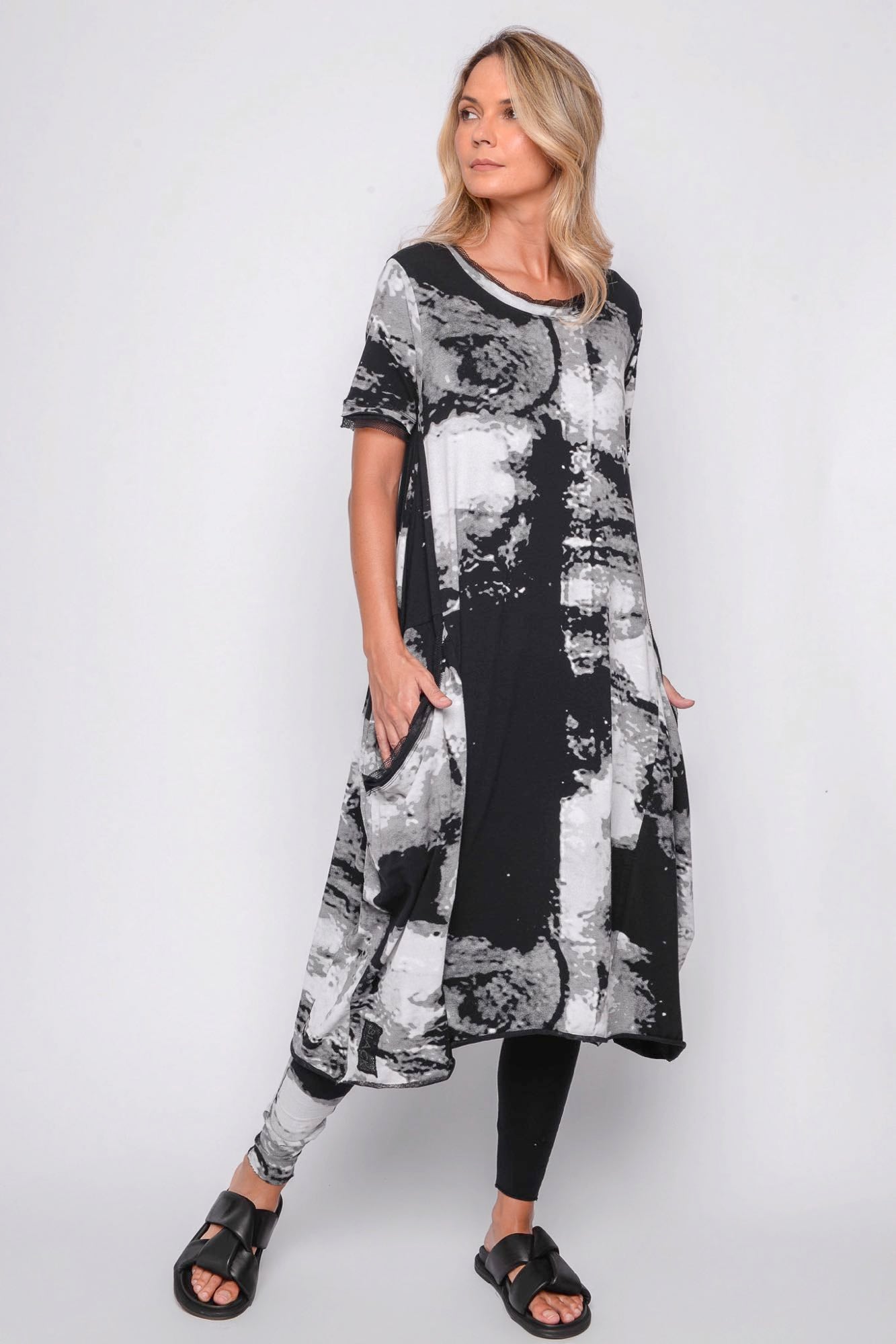 
                  
                    261.02.03 95% CO 5% EA 509 PRINT ON BLACK
                  
                