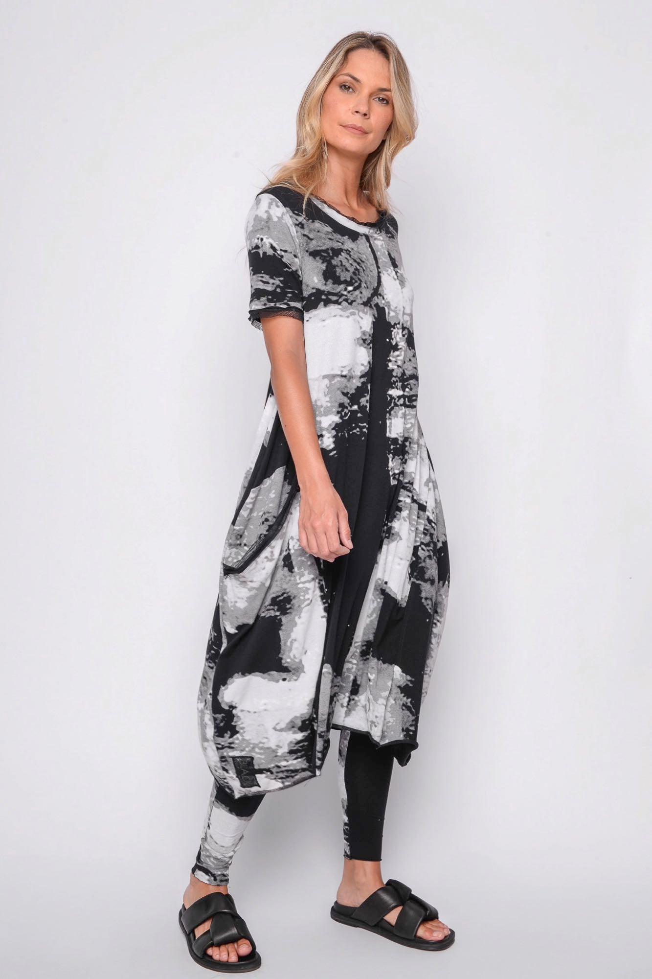 
                  
                    261.02.03 95% CO 5% EA 509 PRINT ON BLACK
                  
                