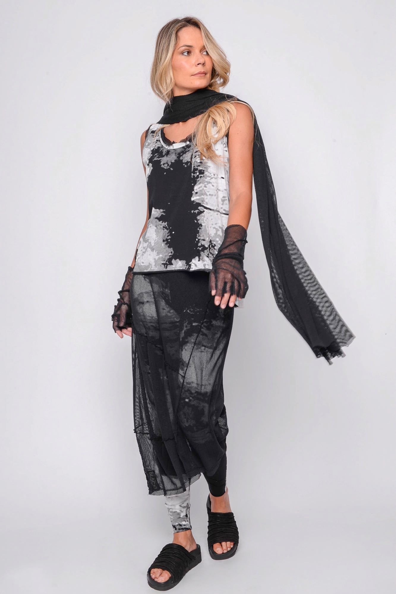 
                  
                    261.02.12 95% CO 5% EA 509 PRINT ON BLACK
                  
                