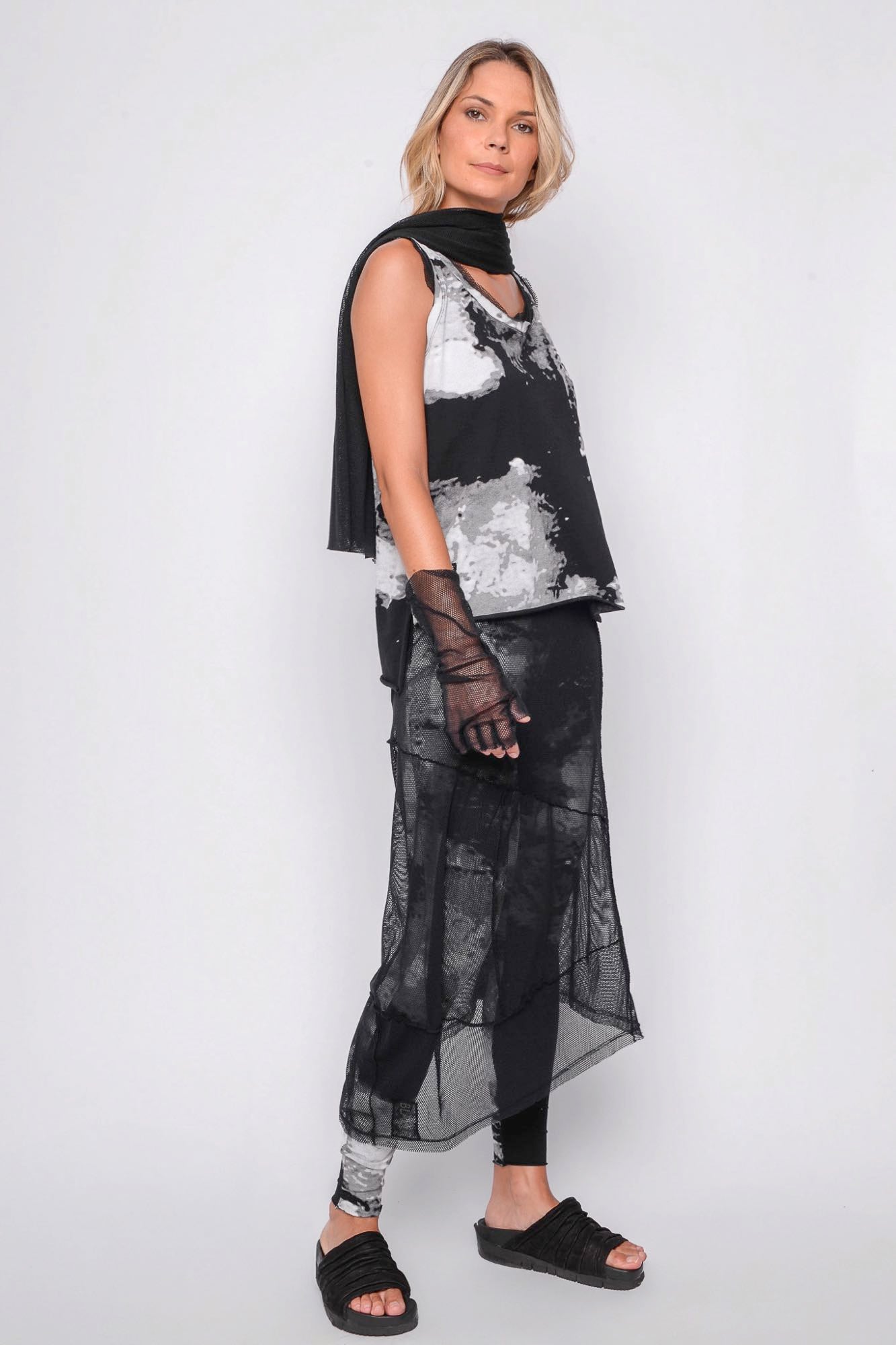 
                  
                    261.02.12 95% CO 5% EA 509 PRINT ON BLACK
                  
                