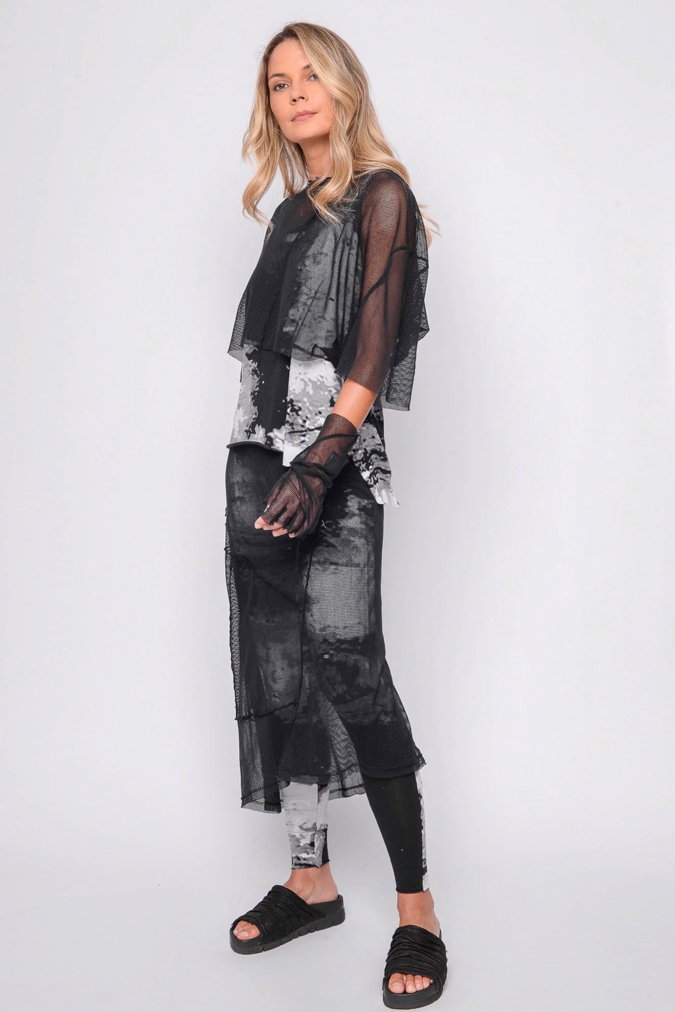 
                  
                    261.02.03 95% CO 5% EA 509 PRINT ON BLACK
                  
                