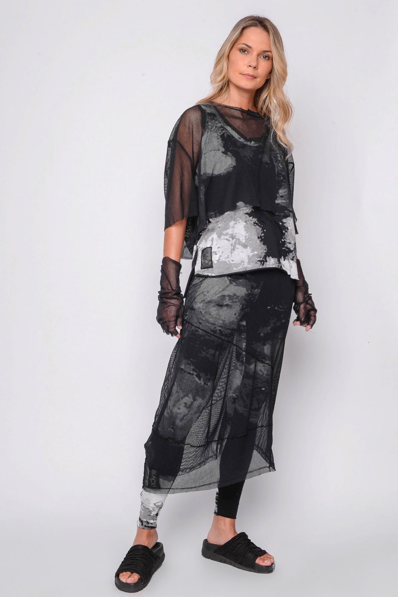 
                  
                    261.02.12 95% CO 5% EA 509 PRINT ON BLACK
                  
                